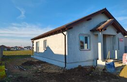 Casa  la alb la Santandrei