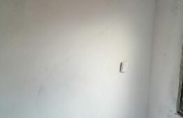 Casa de 2 camere curte proprie zona Gutenberg