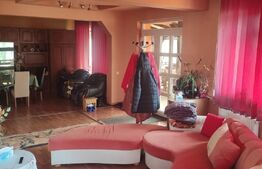 Casa cu 6 camere, 294 mp, zona-Nufarul