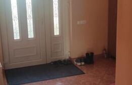 Casa cu 6 camere, 294 mp, zona-Nufarul
