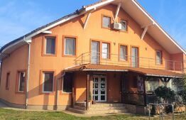 Casa cu 6 camere, 294 mp, zona-Nufarul
