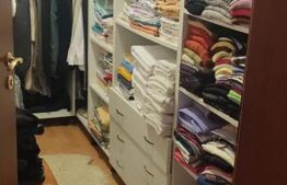 Casa cu 6 camere, 294 mp, zona-Nufarul