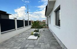 Casa cu 4 dormitoare, 4 bai si 2 bucatarii, terasa si beci  de vanzare in Oradea