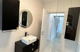 Casa cu 4 dormitoare, 4 bai si 2 bucatarii, terasa si beci  de vanzare in Oradea