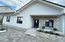 Casa cu 4 dormitoare, 4 bai si 2 bucatarii, terasa si beci  de vanzare in Oradea