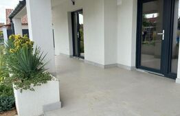 Casa cu 4 dormitoare, 4 bai si 2 bucatarii, terasa si beci  de vanzare in Oradea