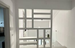 Casa cu 4 dormitoare, 4 bai si 2 bucatarii, terasa si beci  de vanzare in Oradea