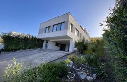 Casa de vanzare, cu 4 camere, 267 mp, zona Hanul Pescarilor