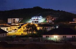 Casa de vanzare, cu 4 camere, 267 mp, zona Hanul Pescarilor