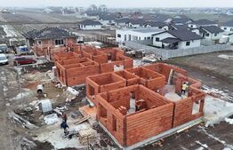 Casa cu 3 dormitoare, pe un nivel,  racordata la toate utilitatile in Santandrei