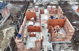 Casa cu 3 dormitoare, pe un nivel,  racordata la toate utilitatile in Santandrei