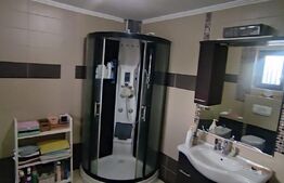 Casa de vanzare, cu 6 camere, 220 mp + 130 demisol, in Oradea