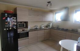 Casa de vanzare, cu 6 camere, 220 mp + 130 demisol, in Oradea