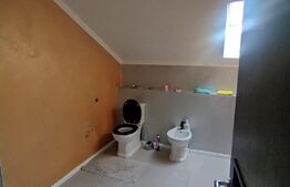 Casa de vanzare, cu 6 camere, 220 mp + 130 demisol, in Oradea