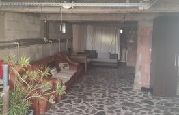 Casa de vanzare, cu 6 camere, 220 mp + 130 demisol, in Oradea