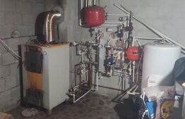 Casa de vanzare, cu 6 camere, 220 mp + 130 demisol, in Oradea