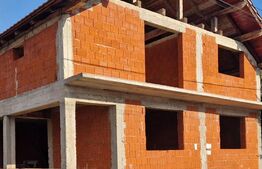 Casă Spațioasă și Versatilă în Sânmartin - Locuința Ta, Gata să Prindă Viață!