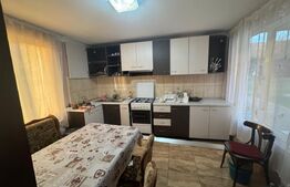 Casa de vanzare, cu 6 camere, 200 mp, zona Hotar