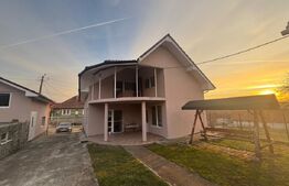 Casa de vanzare, cu 6 camere, 200 mp, zona Hotar