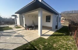 Casa de vanzare, cu 4 camere, 135 mp, zona Spitalul județean 