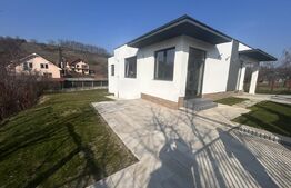 Casa de vanzare, cu 4 camere, 135 mp, zona Spitalul județean 
