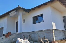 Casa de vanzare, cu 4 camere, zona Cihei-Oradea