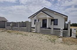 Casa finisata la cheie racordata la toate utilitatile 120 mp utili in Santandrei