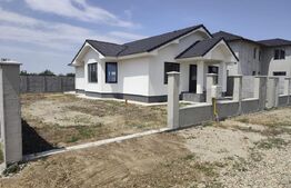 Casa finisata la cheie racordata la toate utilitatile 120 mp utili in Santandrei