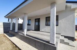 Casa finisata la cheie racordata la toate utilitatile 120 mp utili in Santandrei