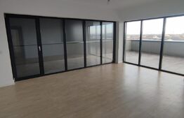 Apartament cu doua camere, 172 mp, zona Nufarul