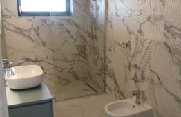 Apartament cu doua camere, 172 mp, zona Nufarul