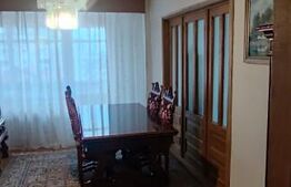 Apartament cu 3 camere, 75 mp, etaj intermediar, zona-Nufarul 