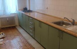 Apartament cu 3 camere, 75 mp, etaj intermediar, zona-Nufarul 