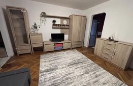 Apartament cu 3 camere, zona Nufarul