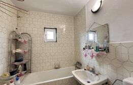 Apartament de vanzare, cu 3 camere, 64 mp, zona Rogerius