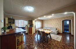 Apartament cu 3 camere, 64 mp, decomandat, zona Decebal 