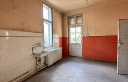 Casa de vanzare, cu 4 camere, demisol 122 mp, zona ultracentrala