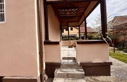 Casă 4 camere, ultracentral, 2 locuri de parcare în curte