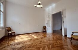 Casă 4 camere, ultracentral, 2 locuri de parcare în curte