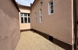 Casă 4 camere, ultracentral, 2 locuri de parcare în curte