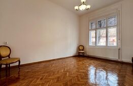 Casă 4 camere, ultracentral, 2 locuri de parcare în curte