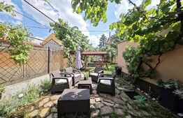 Apartament cu 3 camere + birou la casă cu curte, zona Iorga-Oradea