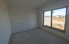 Casa noua in Santandrei , racordata la toate utilitatile si gard imprejmuitor