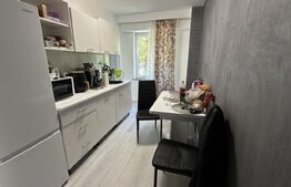 Apartament cu 3 camere, decomandat, cu 2 bai, 70 mp, 