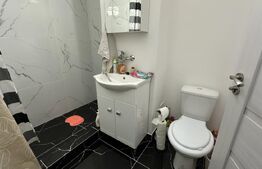 Apartament cu 3 camere, decomandat, cu 2 bai, 70 mp, 