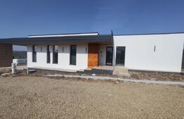 De vanzare casa moderna cu finisaje de lux pe un singur nivel situata in Cihei 