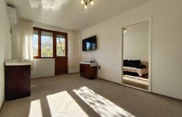 Apartament ultracentral cu 2 camere, bucatarie separata si balcon intim