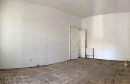 Apartament ultracentral, cu 3 camere, Curte Comuna