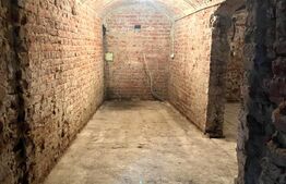 Apartament ultracentral, cu 3 camere, Curte Comuna