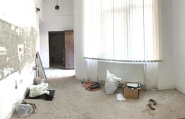 Apartament ultracentral, cu 3 camere, Curte Comuna